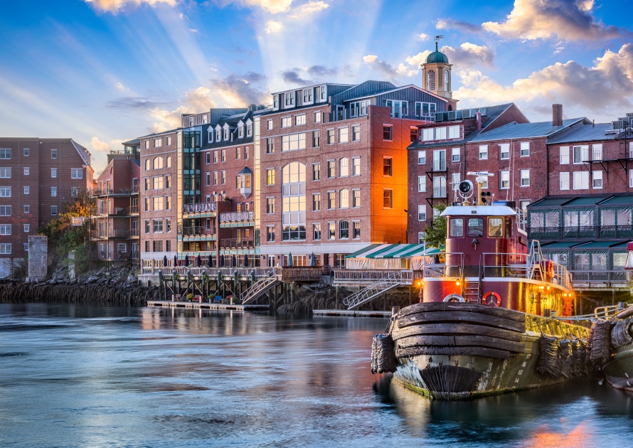 Portsmouth, New Hampshire, USA town cityscape.