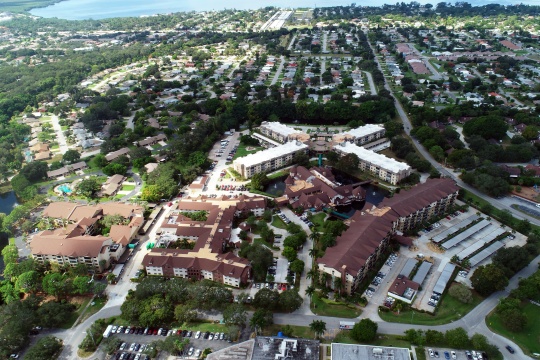 Aerial view of gorgeous community in Bradenton.