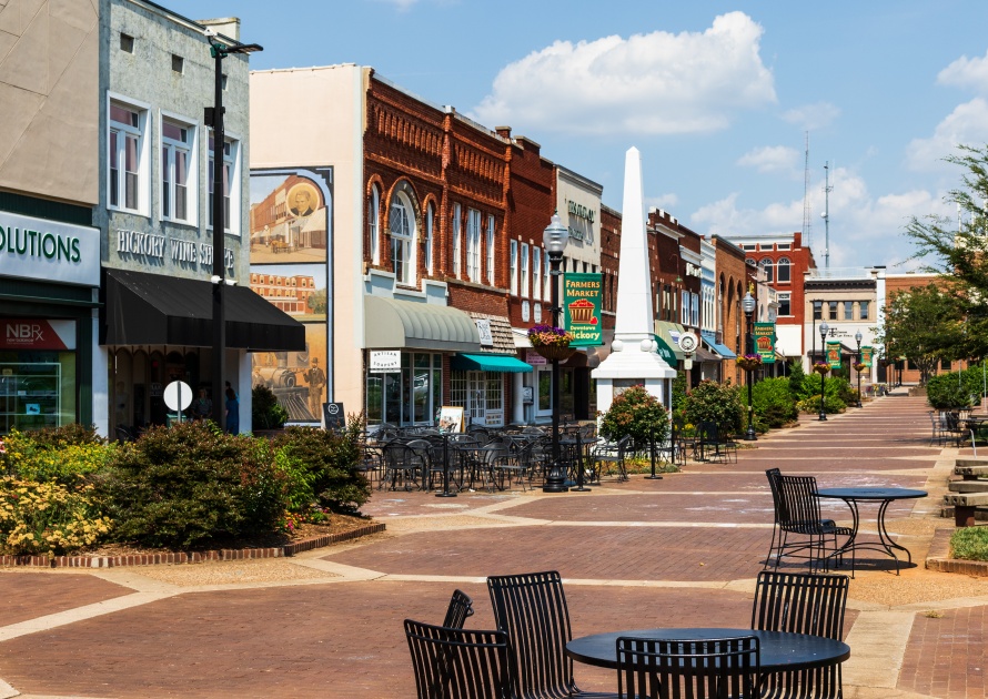 HICKORY, NC, USA-9 JUNE 18: Main square in downtown Hickory, a small southern city.