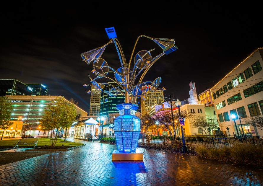 Monument at night in dowtown Norfolk Virginia