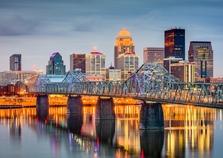Louisville, Kentucky, USA on the river horizon.