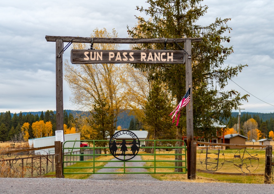 Wooden arched entrance to Sun Pass Ranch near Fort Klamath, Oregon, USA