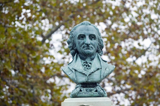 Thomas Paine bust atop his monument in New Rochelle, New York